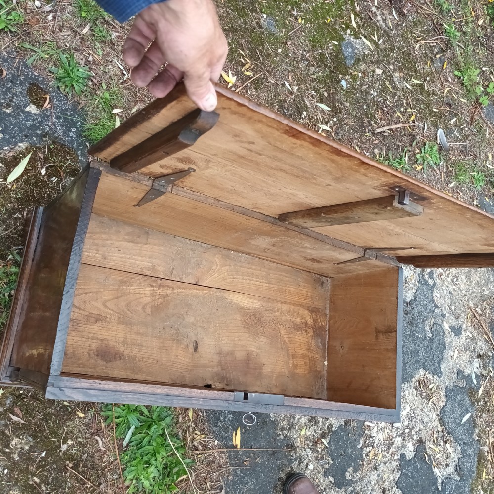 Small Elm coffer chest View VI