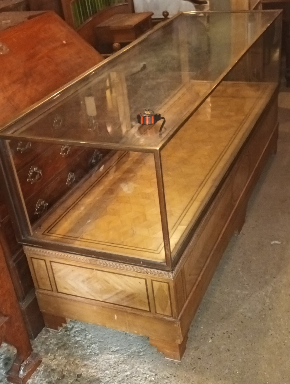 Shop display cabinet 