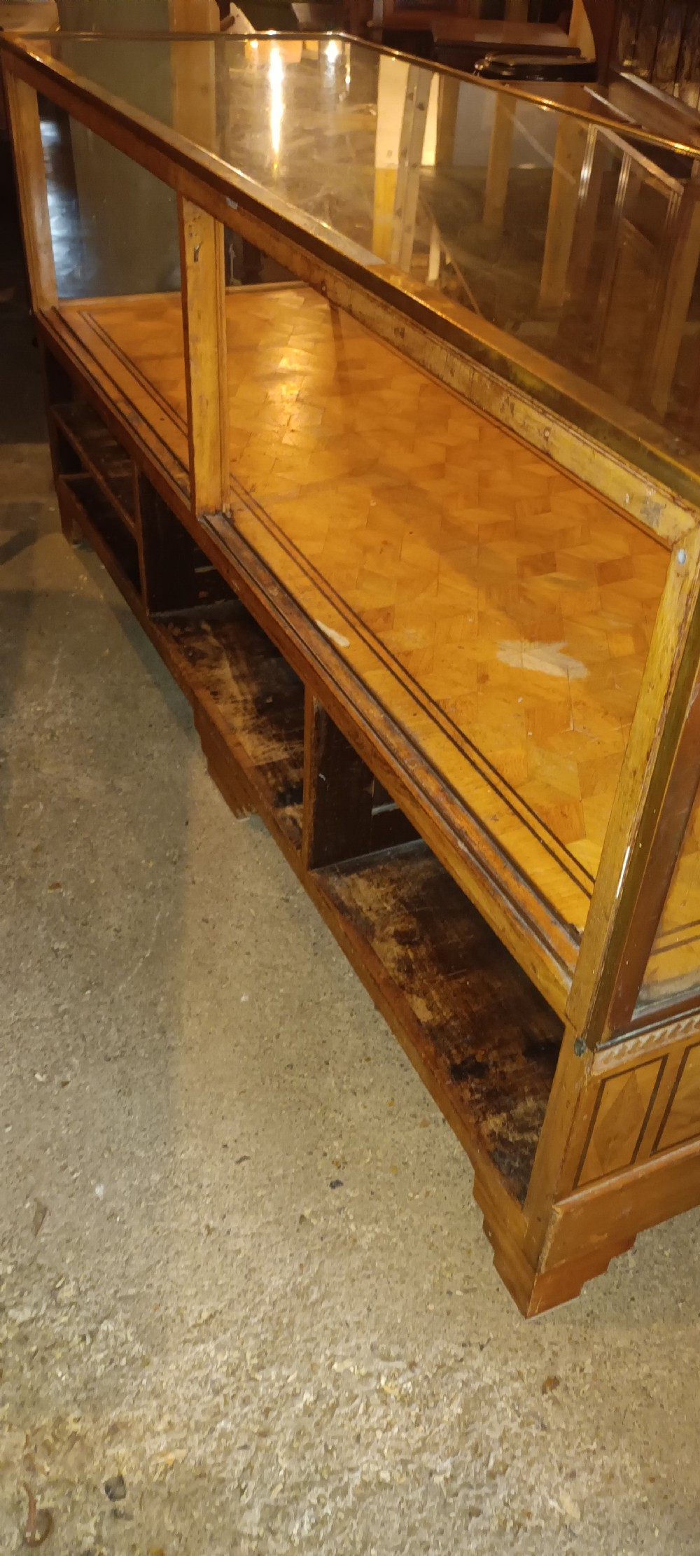 Shop display cabinet  View V