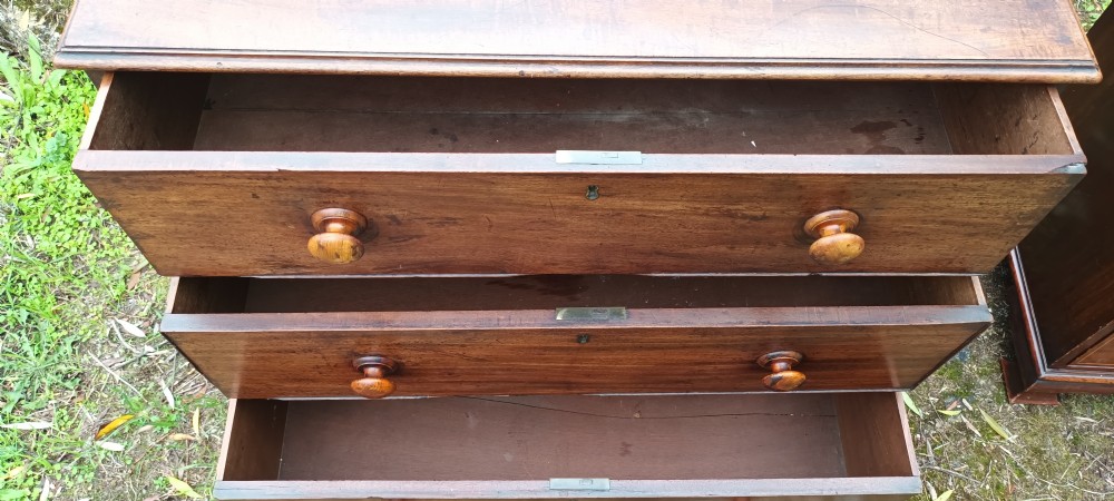 Practical late Georgian mahogany chestof drawers. View V