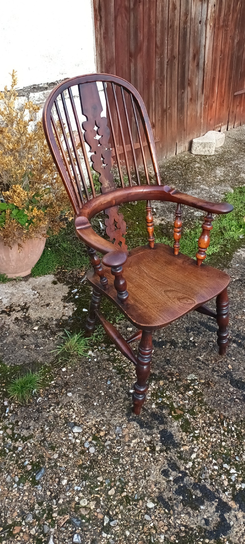 Victorian yew Windsor armchair.  View III