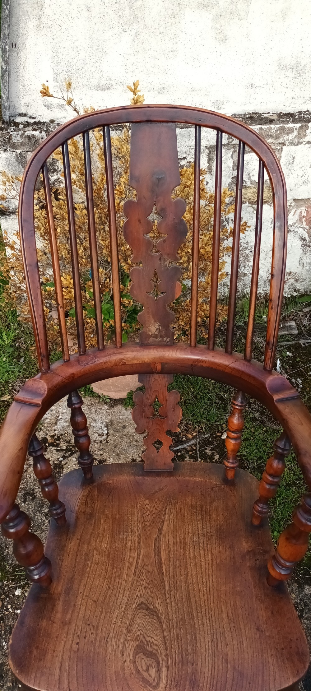 Victorian yew Windsor armchair.  View IV