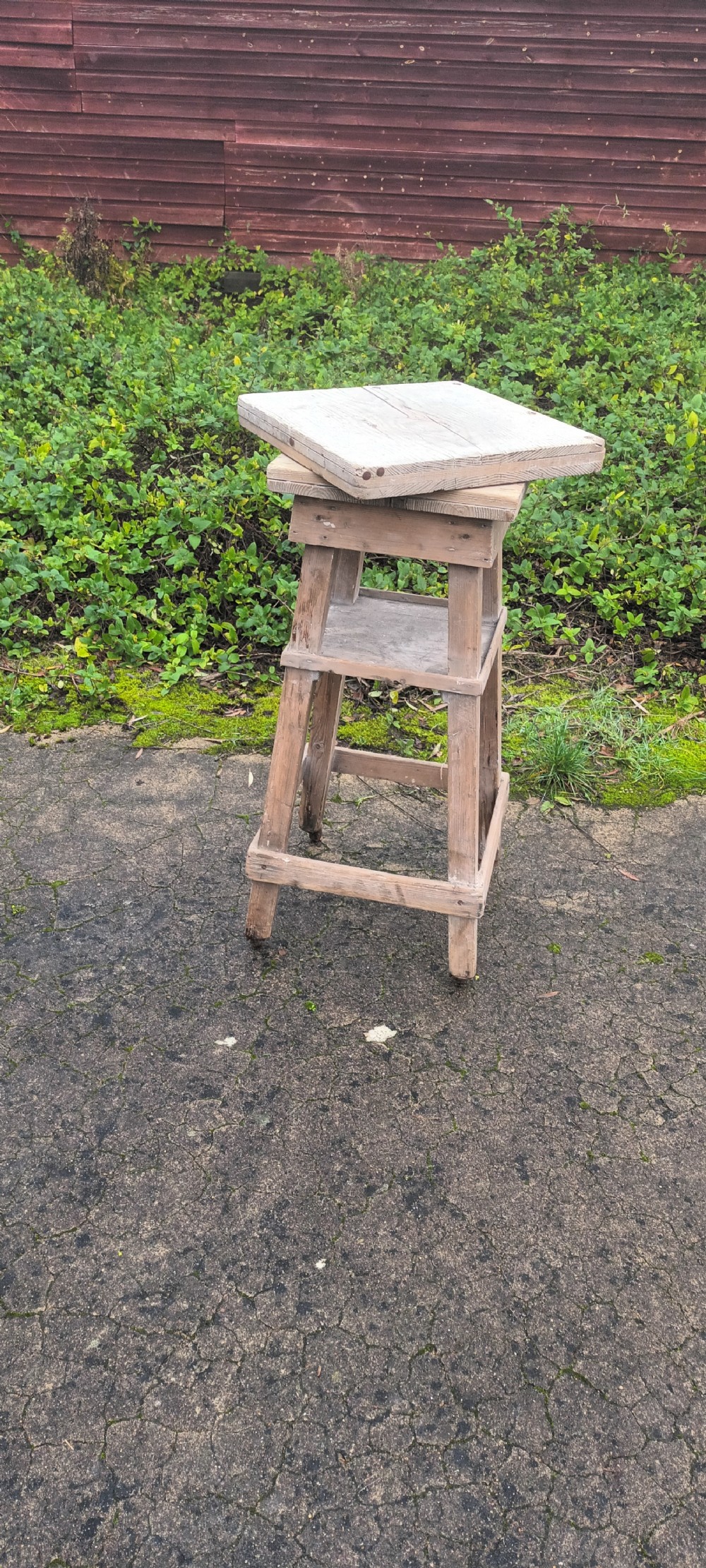 Revolving sculpture stand