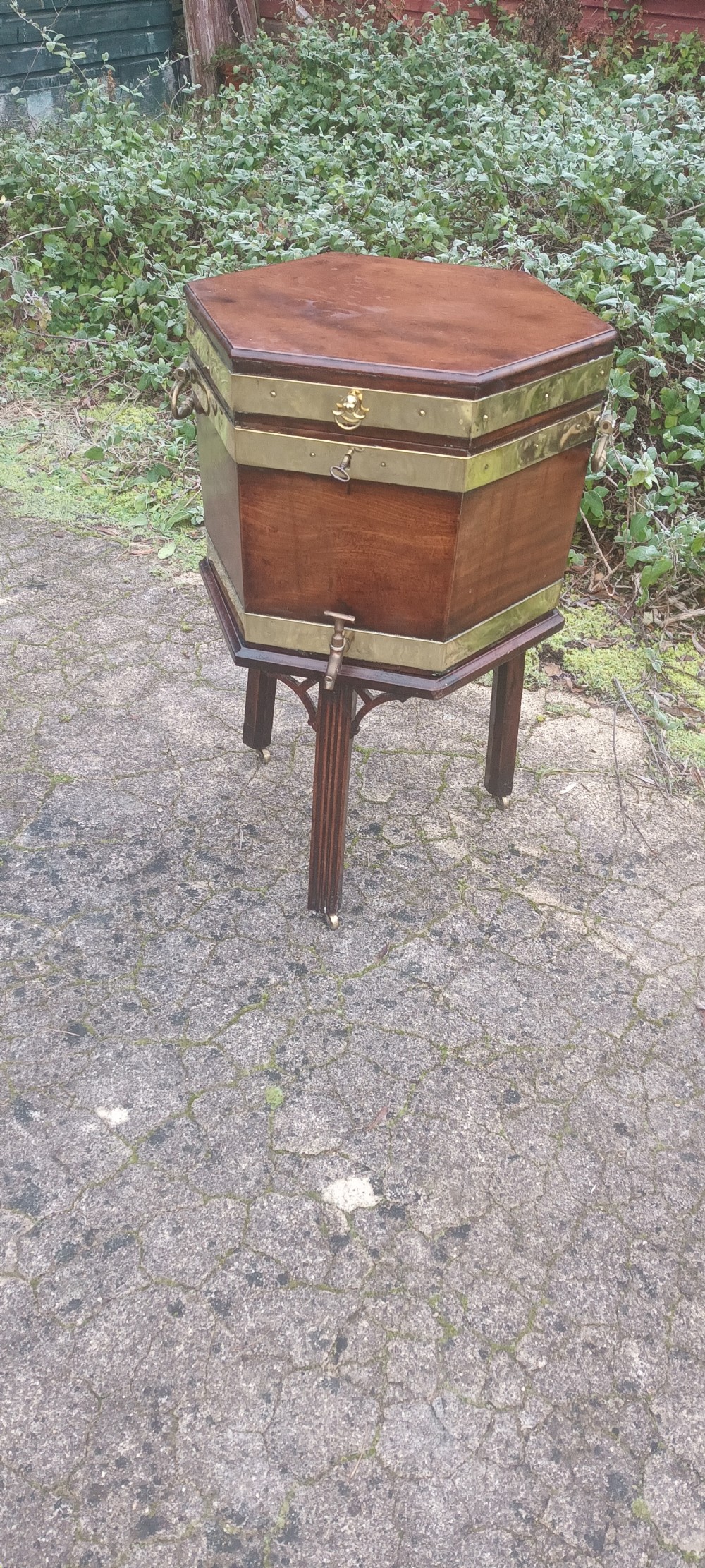 Good late Georgian wine cooler.  View IV