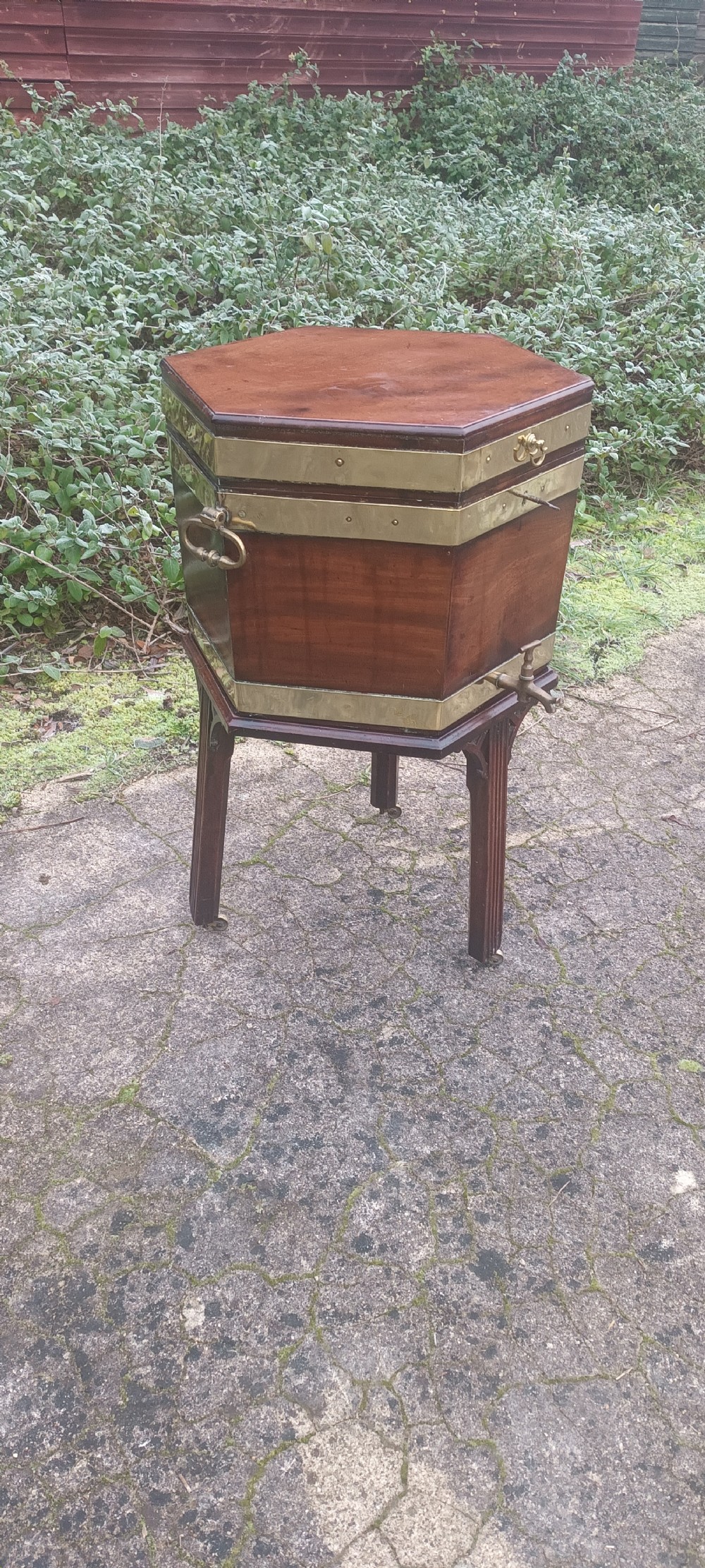 Good late Georgian wine cooler.  View V