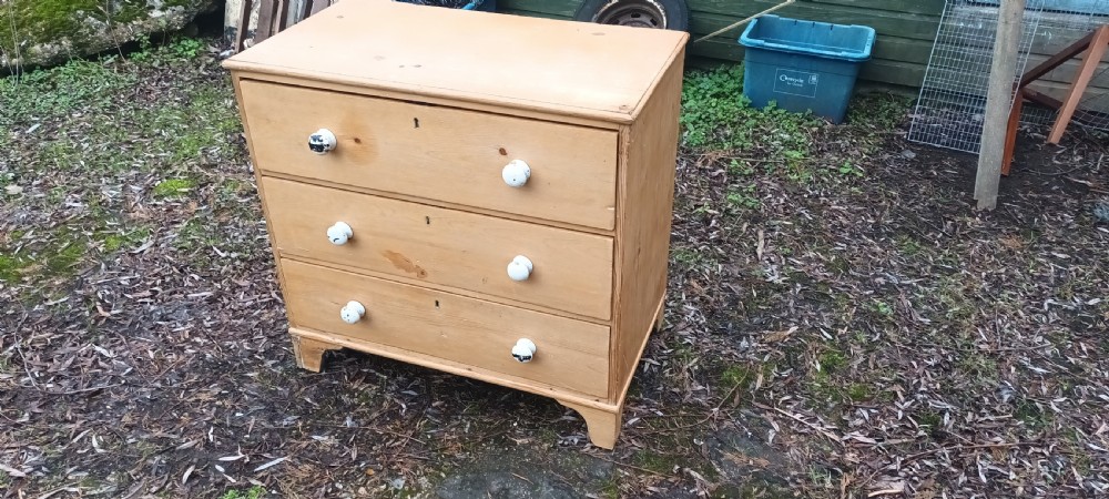 Early Victorian pine chest of drawers. 