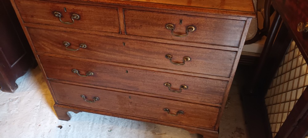 Good original and practical late Georgian mahogany chest of drawers.  View VI