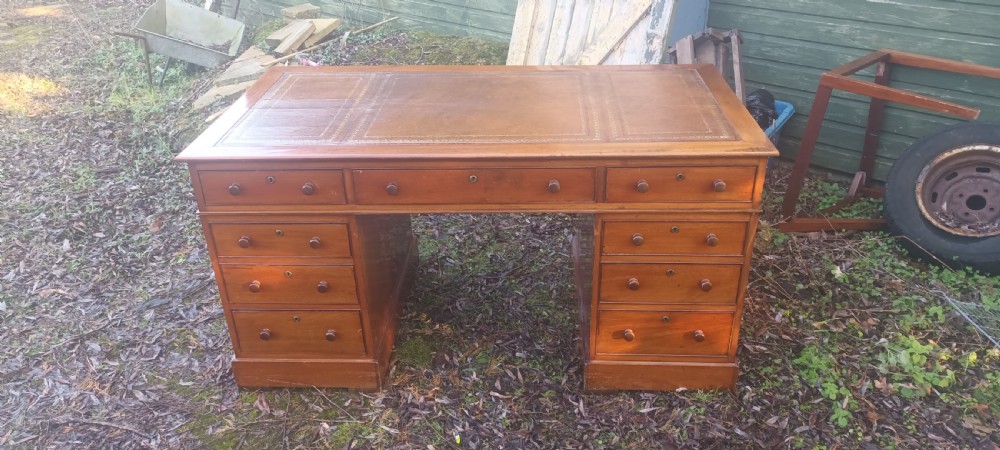Large late Victorian mahogany kneehole 3 part pedestal desk 