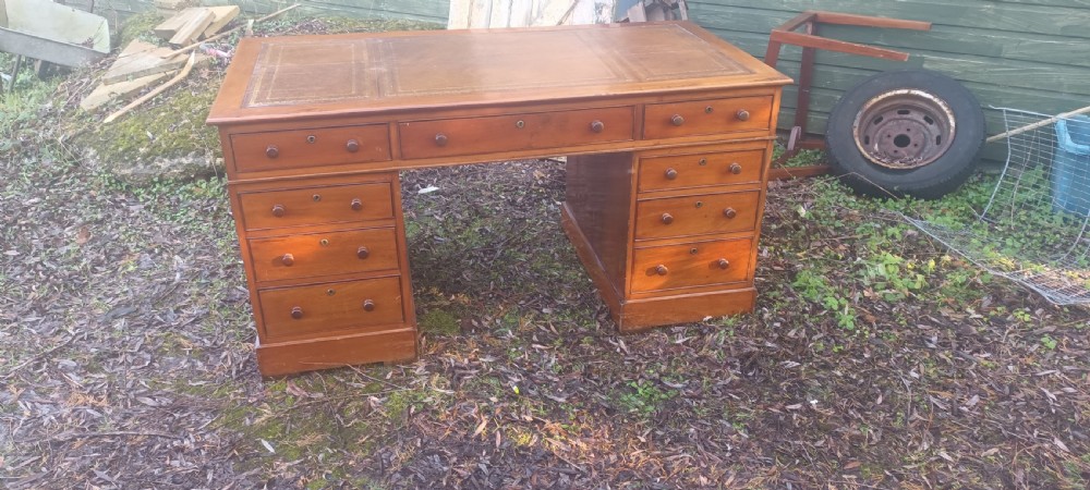 Large late Victorian mahogany kneehole 3 part pedestal desk  View VIII