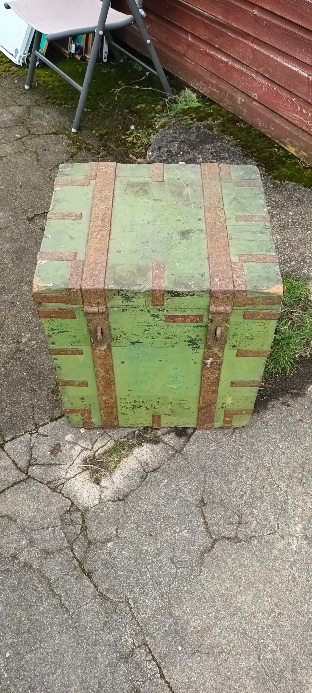 Original green painted seaman's chest. View VI