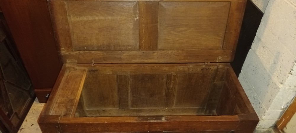 18th century Oak panelled coffer View V