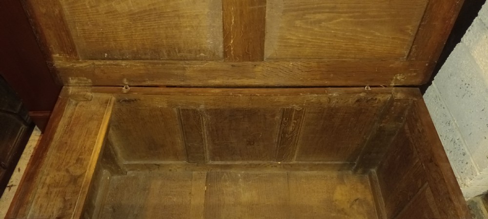 18th century Oak panelled coffer View VII