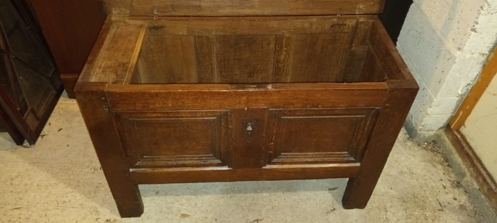 18th century Oak panelled coffer View VIII