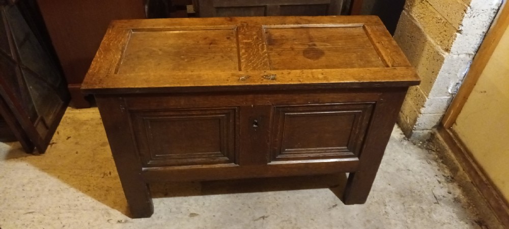 18th century Oak panelled coffer View IX