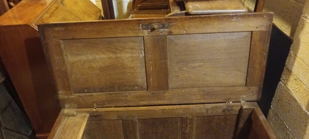 18th century Oak panelled coffer View XII