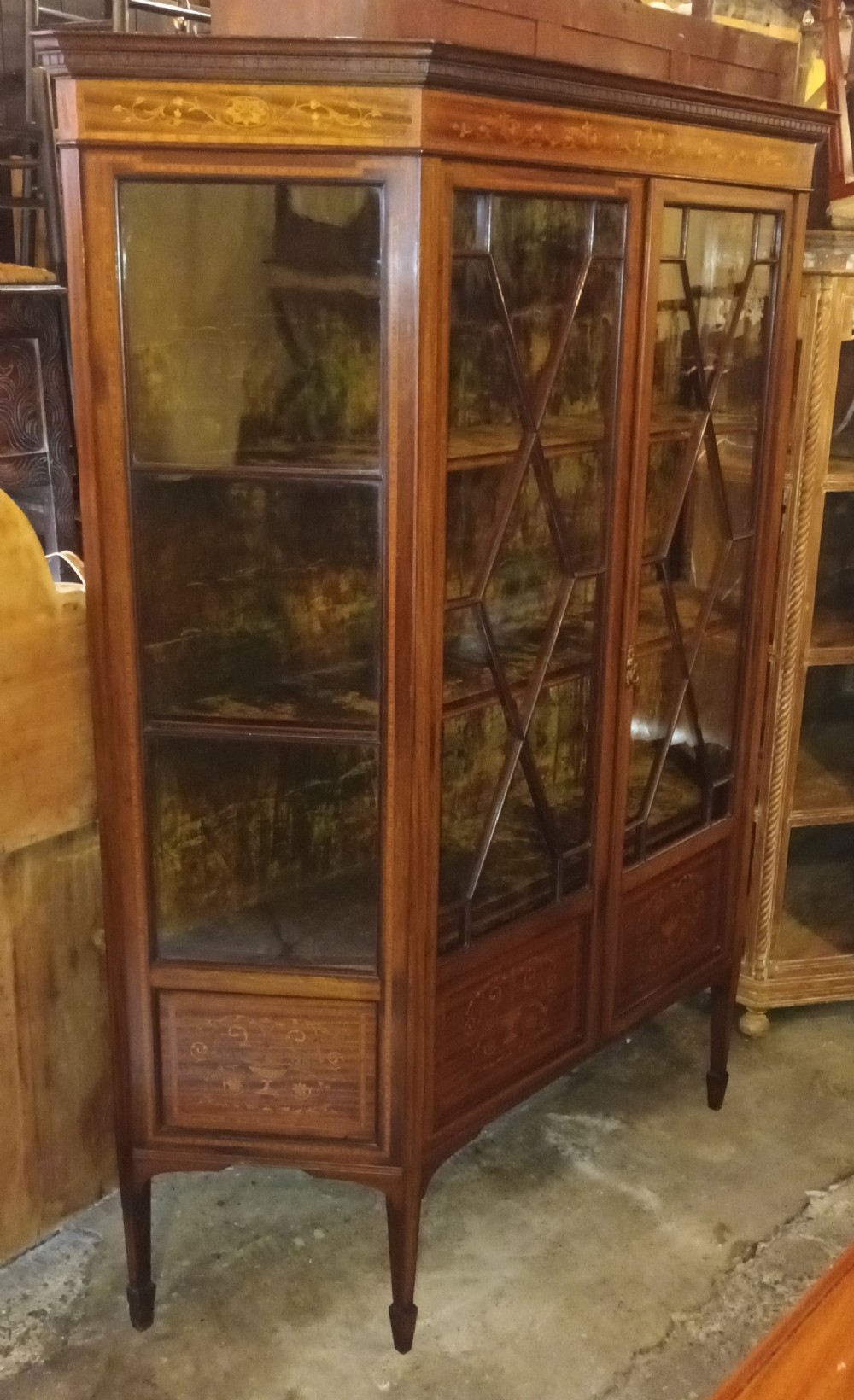 Edwardian inlaid mahogany 2 door display cabinet. 
