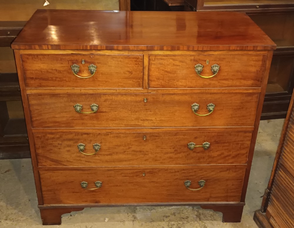 Practical Regency mahogany chestcof drawers.