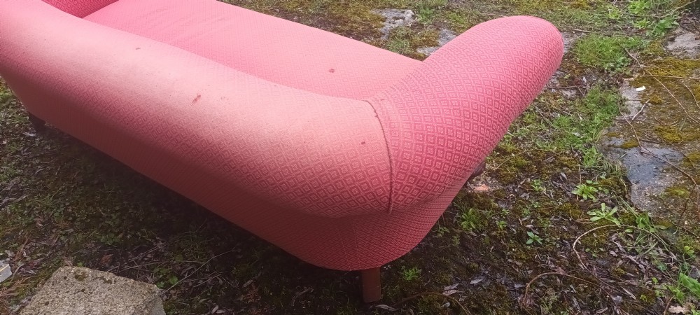Victorian country house upholstered Chesterfield sofa. View VIII