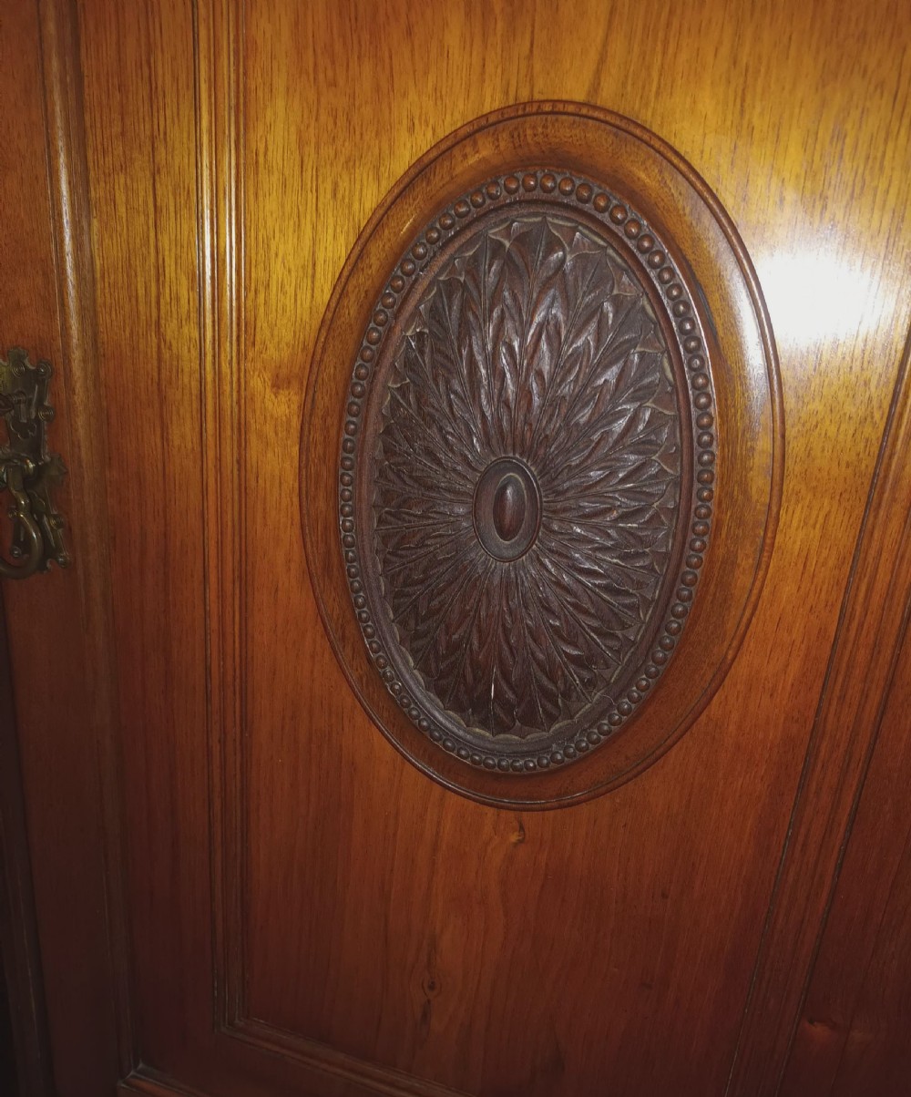 Good quality Late Victorian walnut wardrobe.  View V
