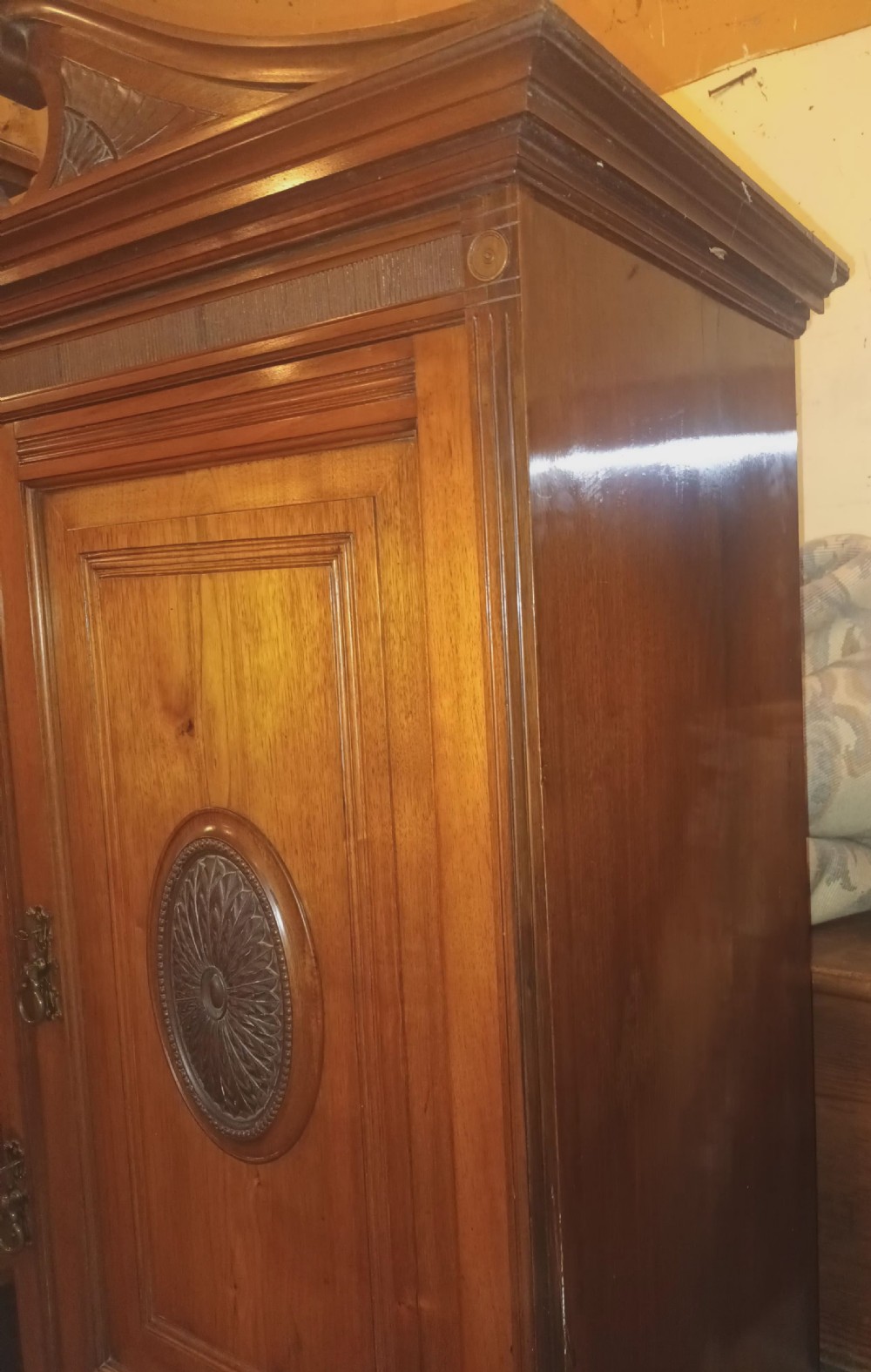 Good quality Late Victorian walnut wardrobe.  View VIII