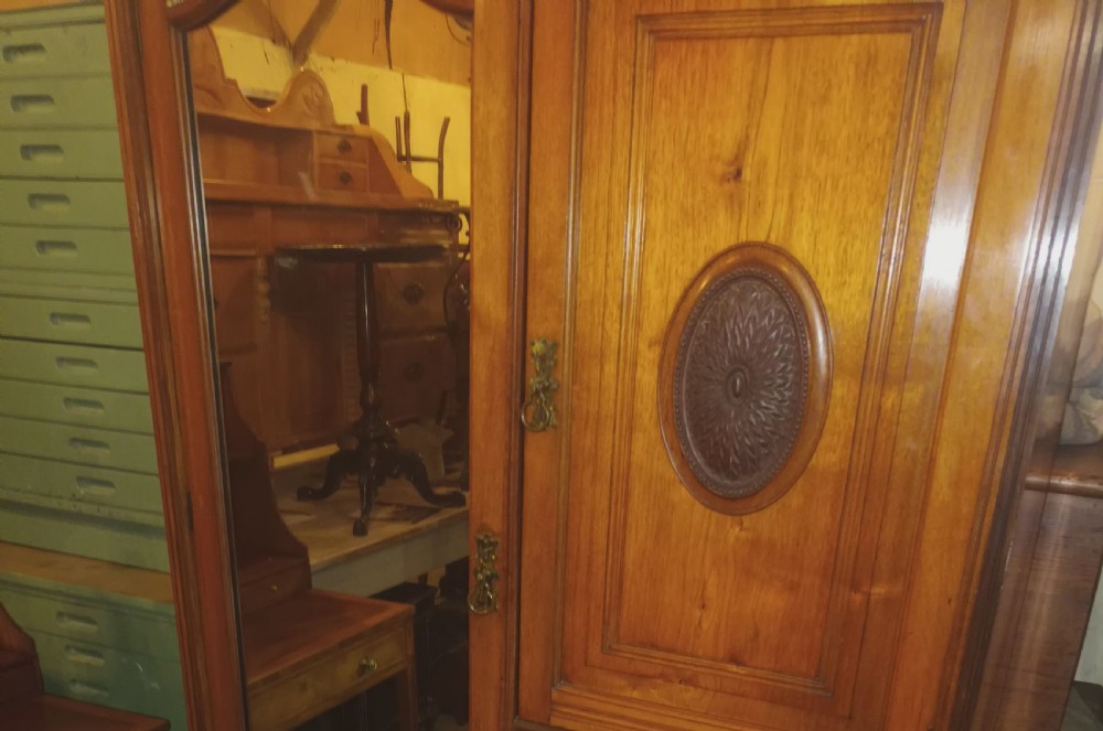 Good quality Late Victorian walnut wardrobe.  View XI