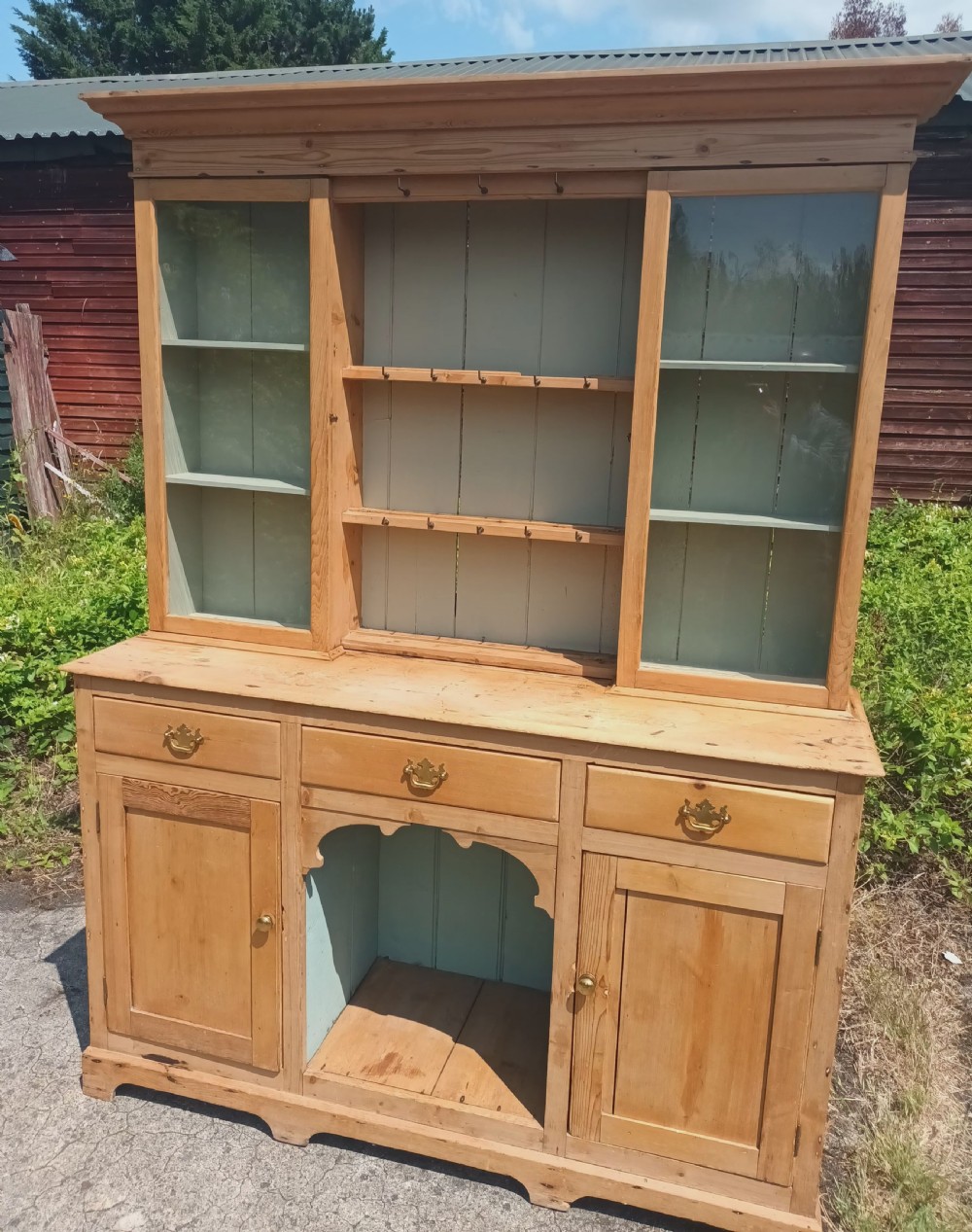 Mid Victorian pine farmhouse kitchen dresser.  View VIII