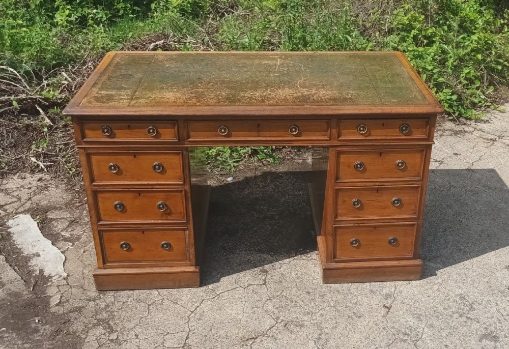 Victorian mahogany kneehole pedestal desk. 
