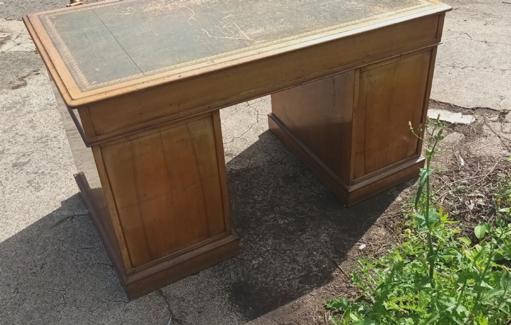 Victorian mahogany kneehole pedestal desk.  View VI