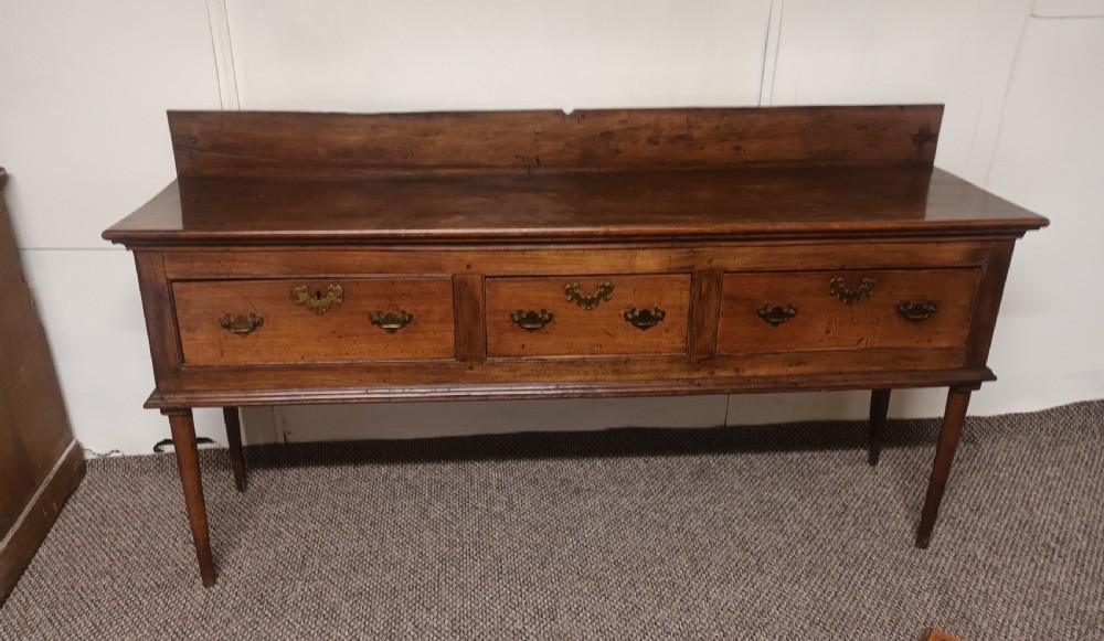 Early 19th century 3 drawer dresser. View IV