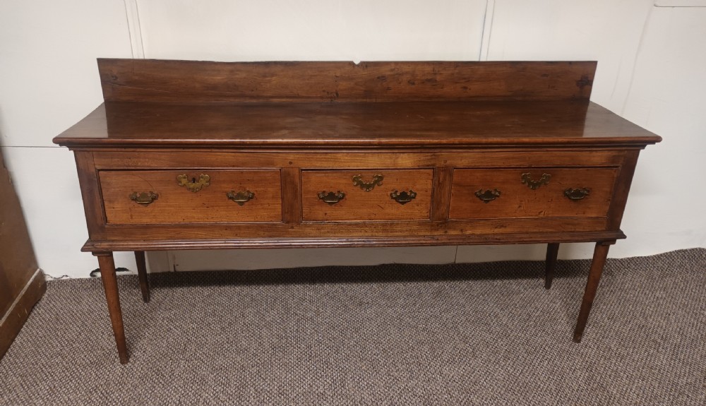 Early 19th century 3 drawer dresser. View V
