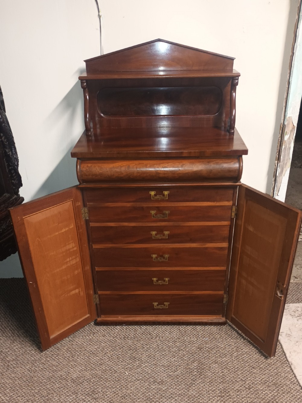 Mid 19th century mahogany fitted dining room cabinet. 