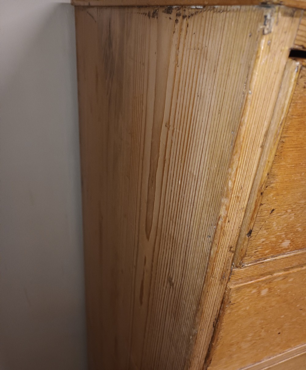 Large Late Georgian pine Housekeepers chest of drawers.  View VIII
