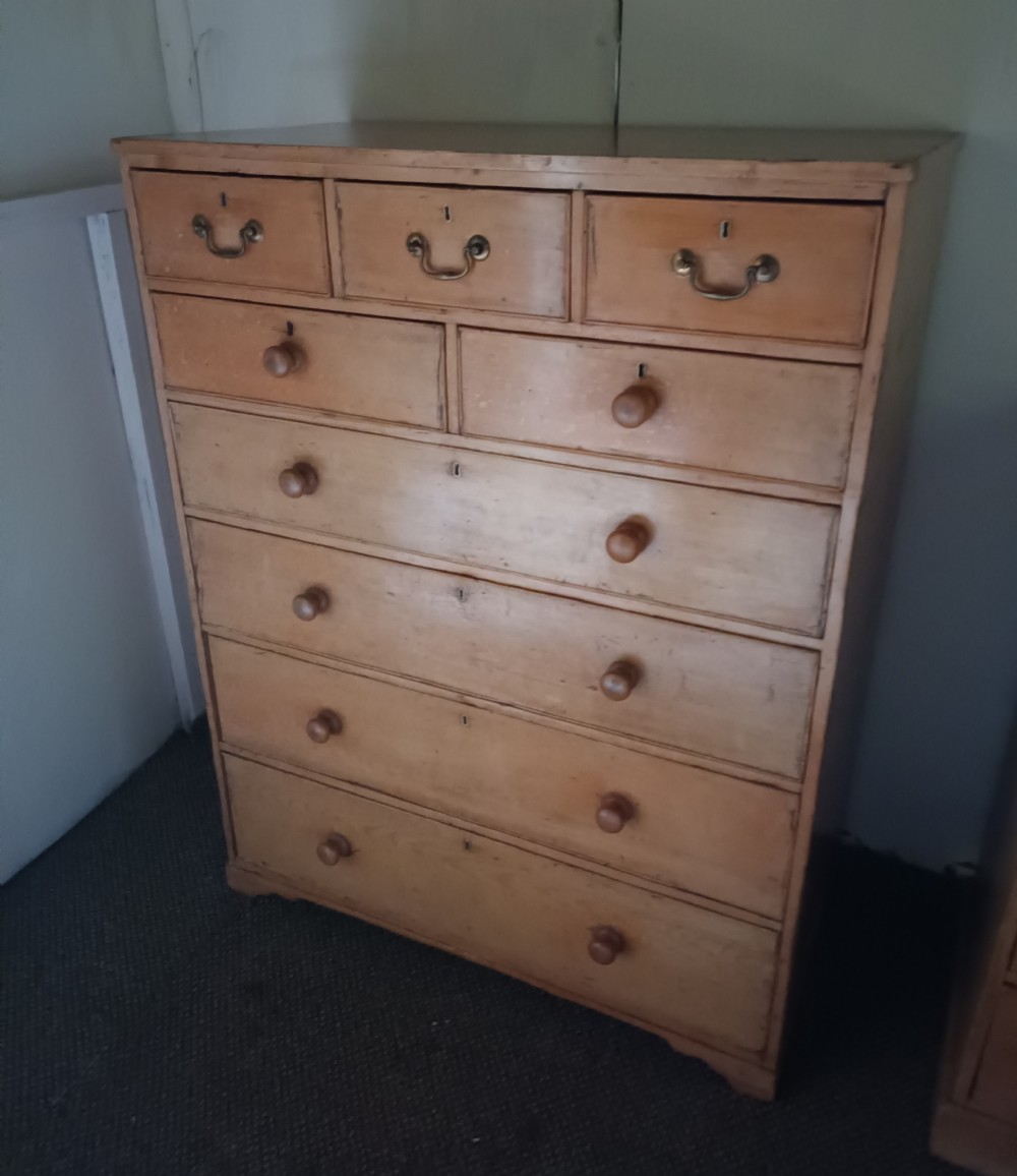 Large Late Georgian pine Housekeepers chest of drawers.  View XI