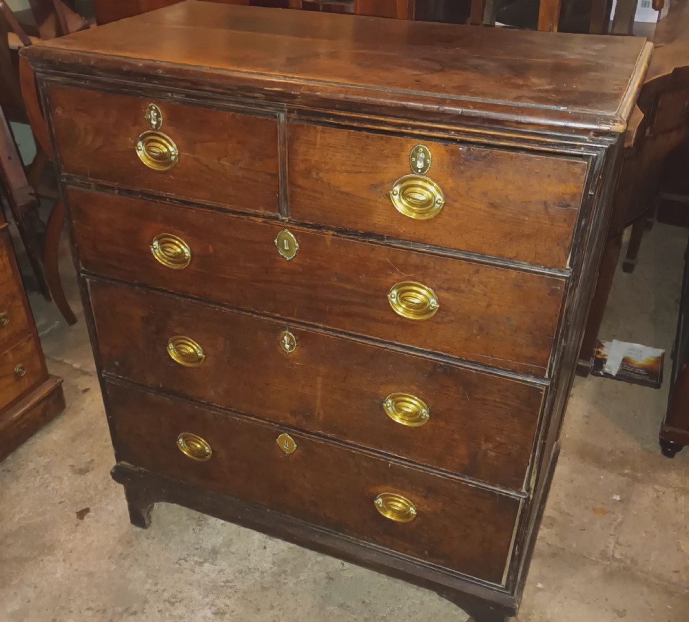 Georgian oak chest of drawers.