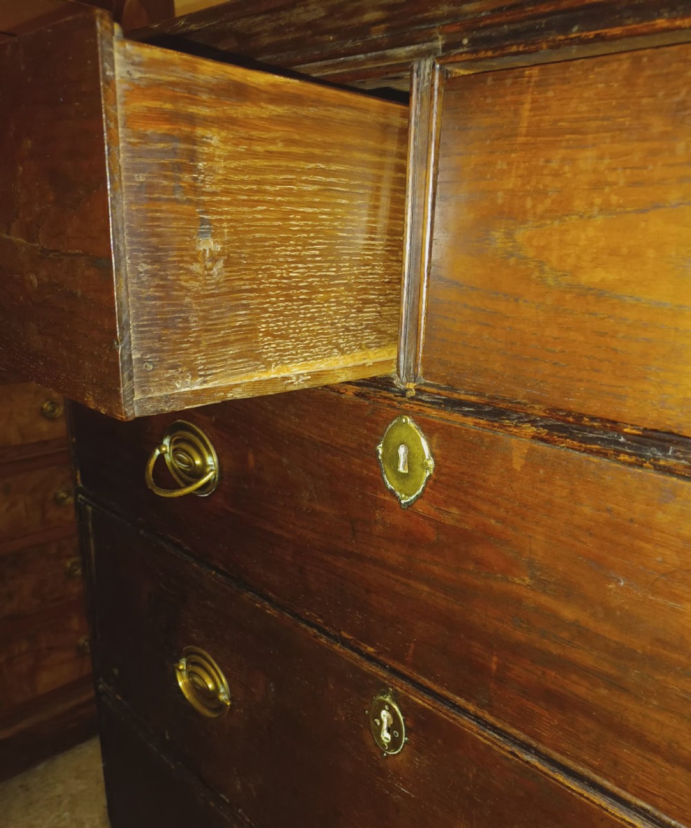 Georgian oak chest of drawers. View II