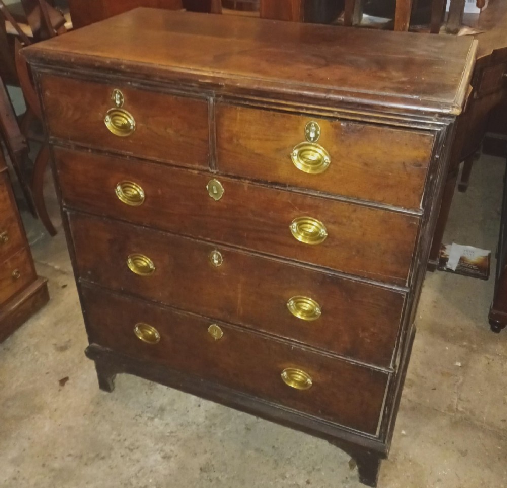 Georgian oak chest of drawers. View III