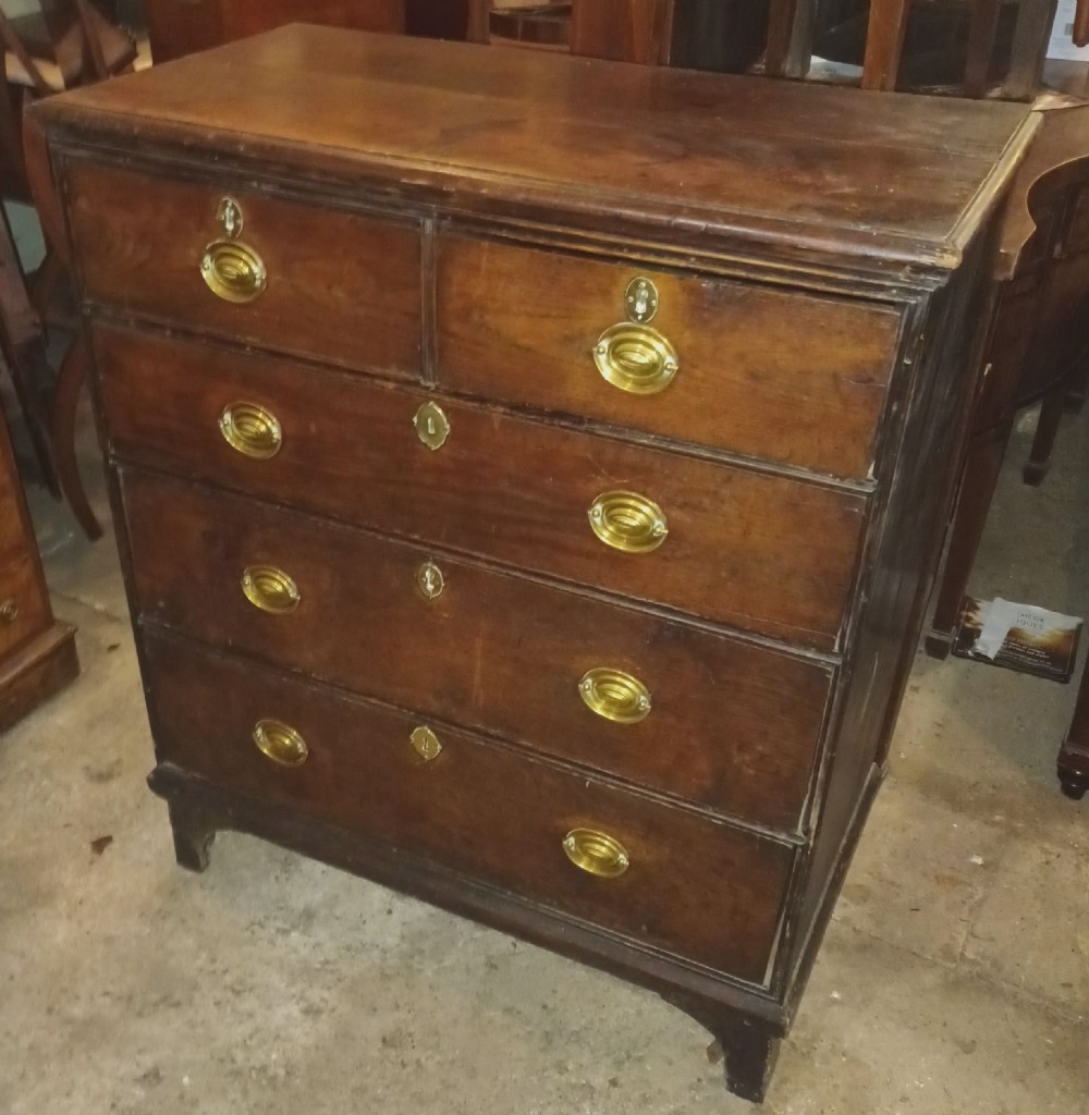 Georgian oak chest of drawers. View V