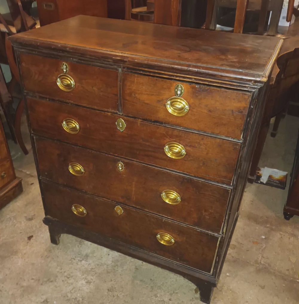 Georgian oak chest of drawers. View VII