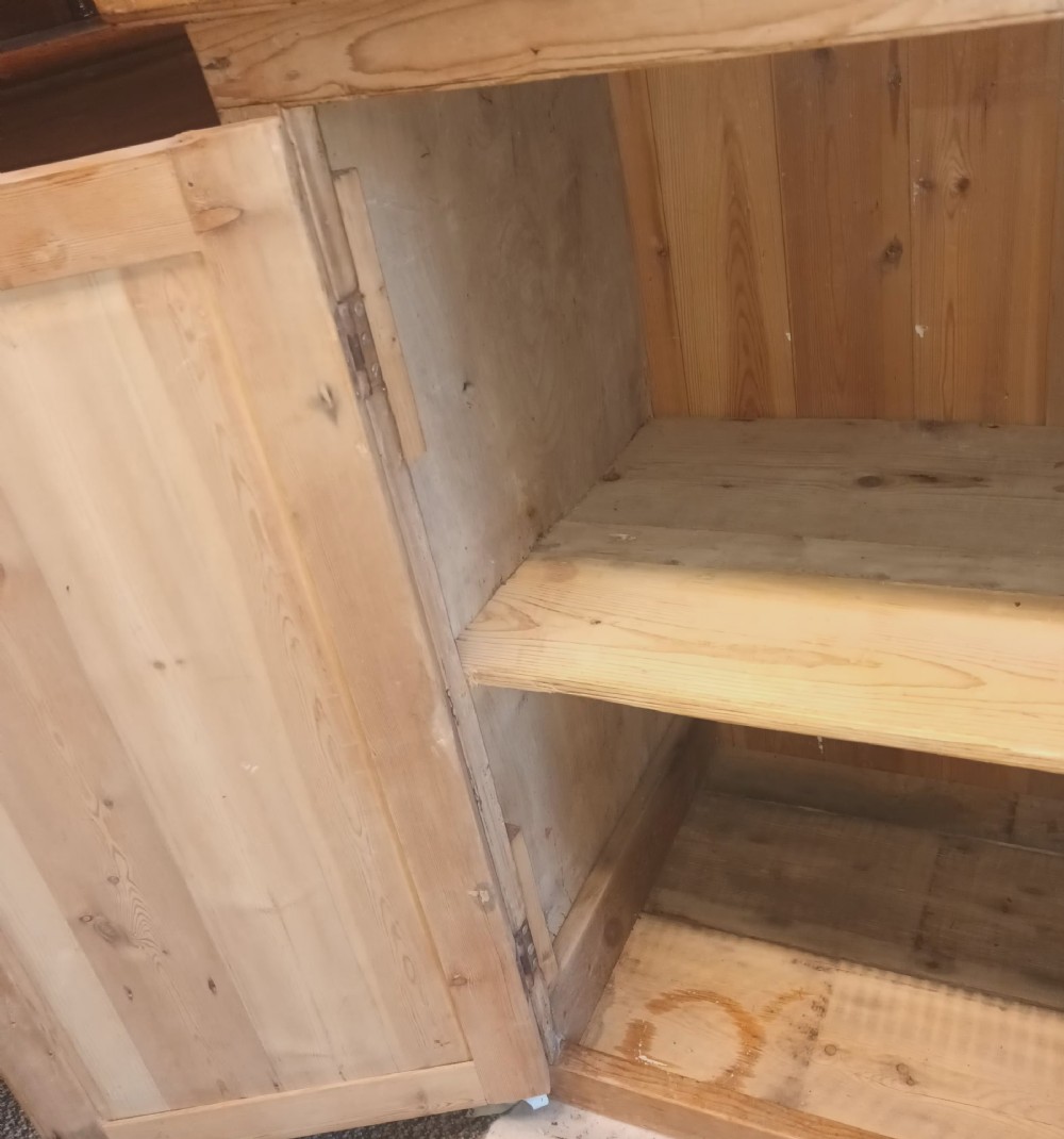 Victorian pine 2 part kitchen dresser with rack. View VIII