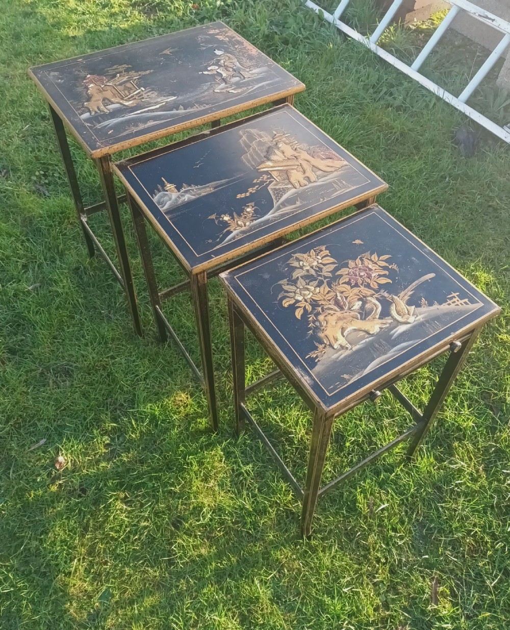 Nest of 3 lacquered tables. View VIII
