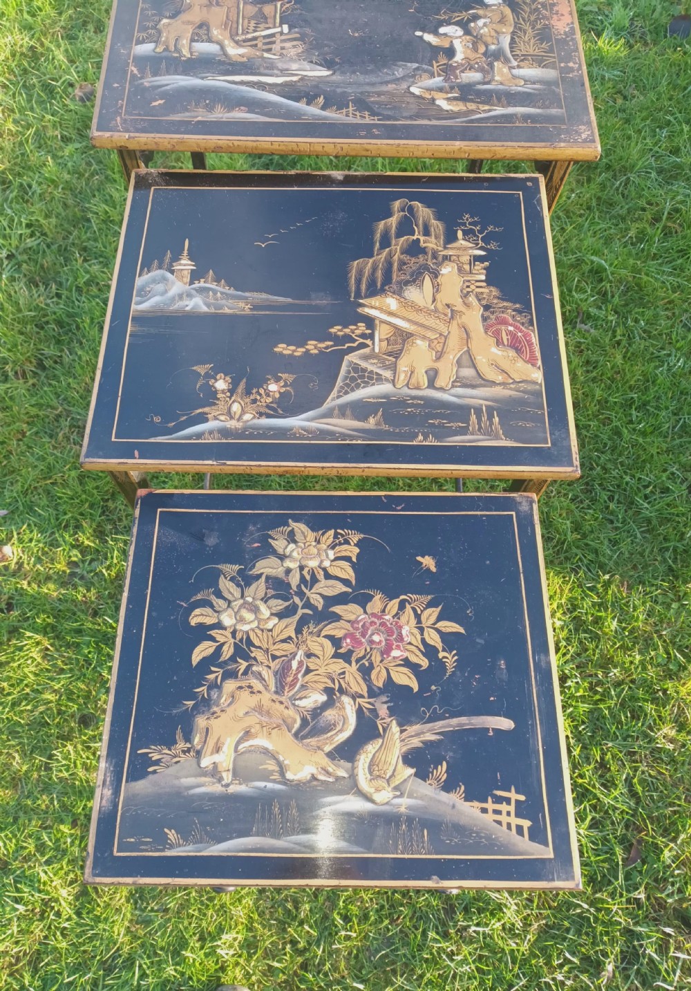 Nest of 3 lacquered tables. View IX