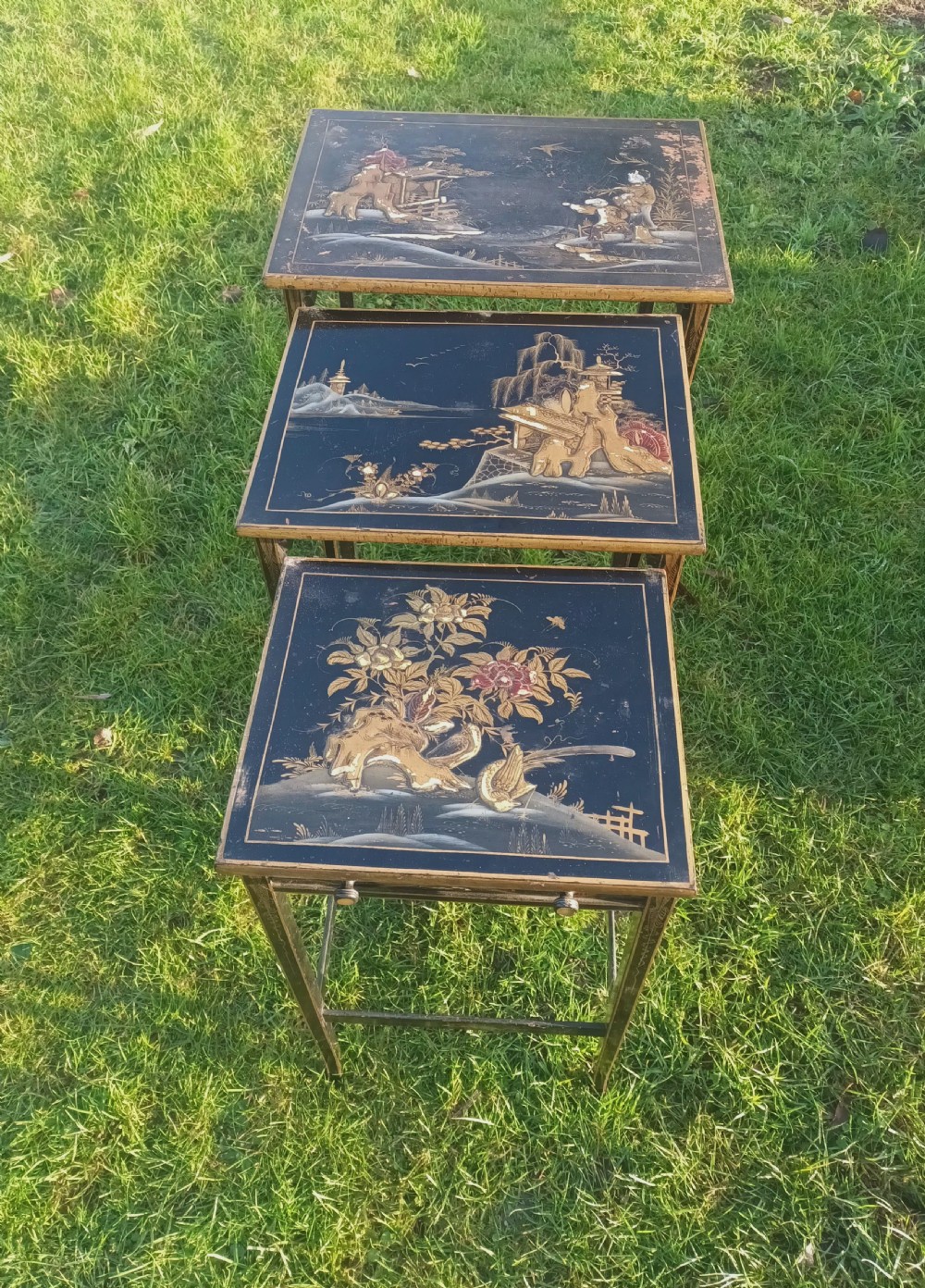Nest of 3 lacquered tables. View XI