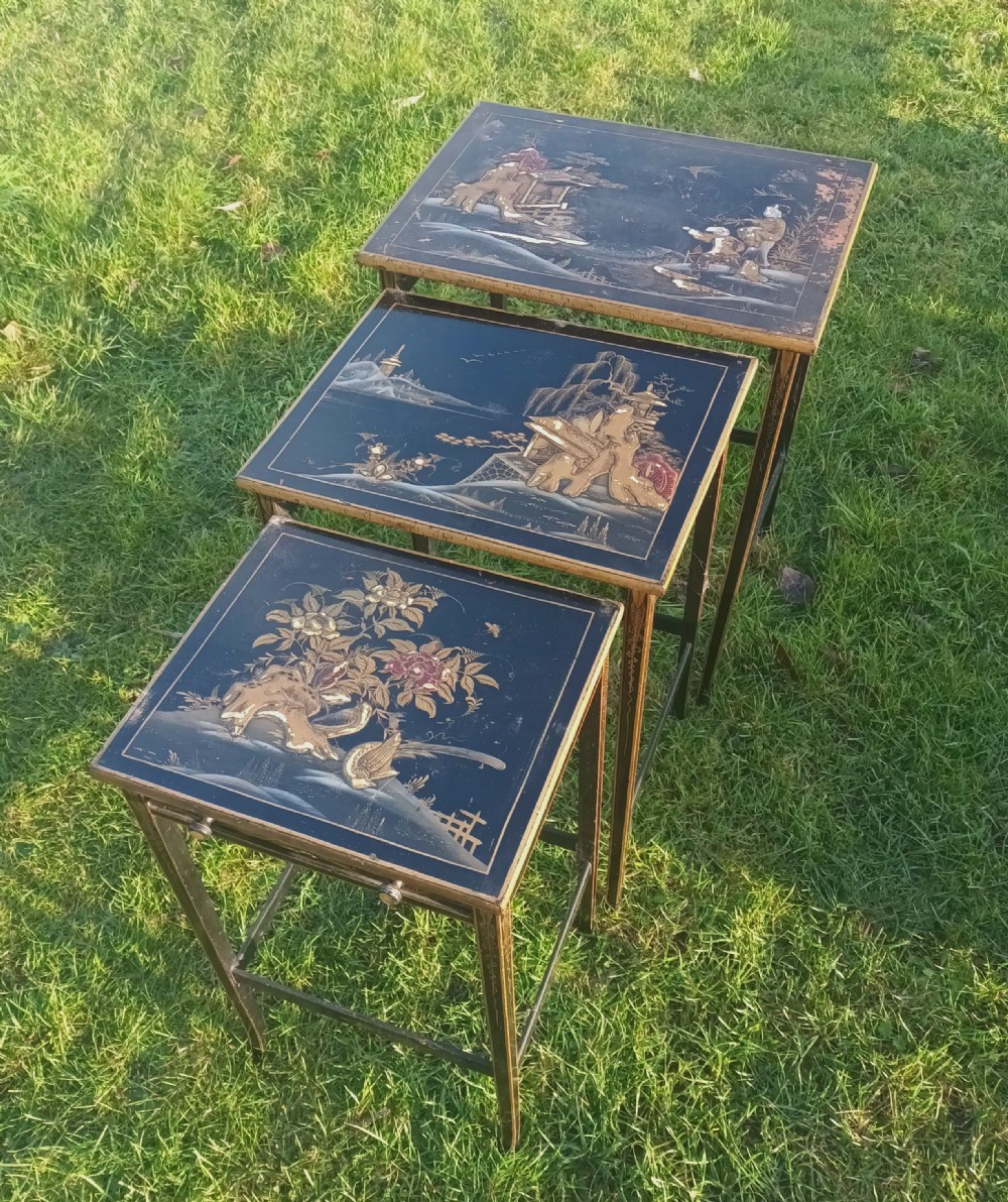 Nest of 3 lacquered tables. View XIII