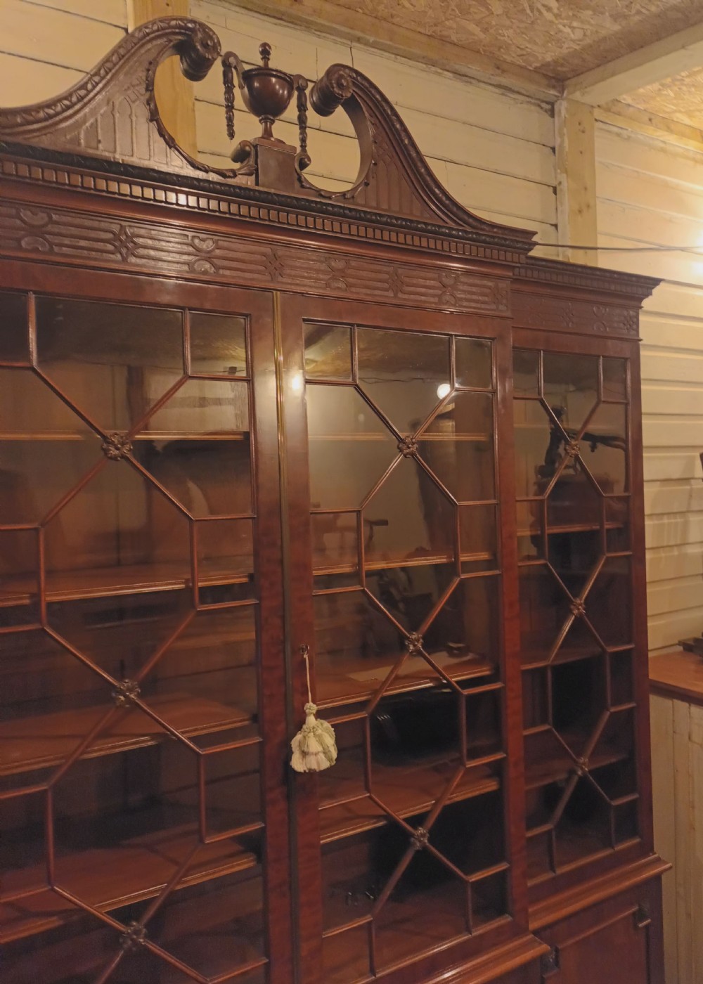 Good quality early 20th century mahogany breakfront library bookcase.  View VII