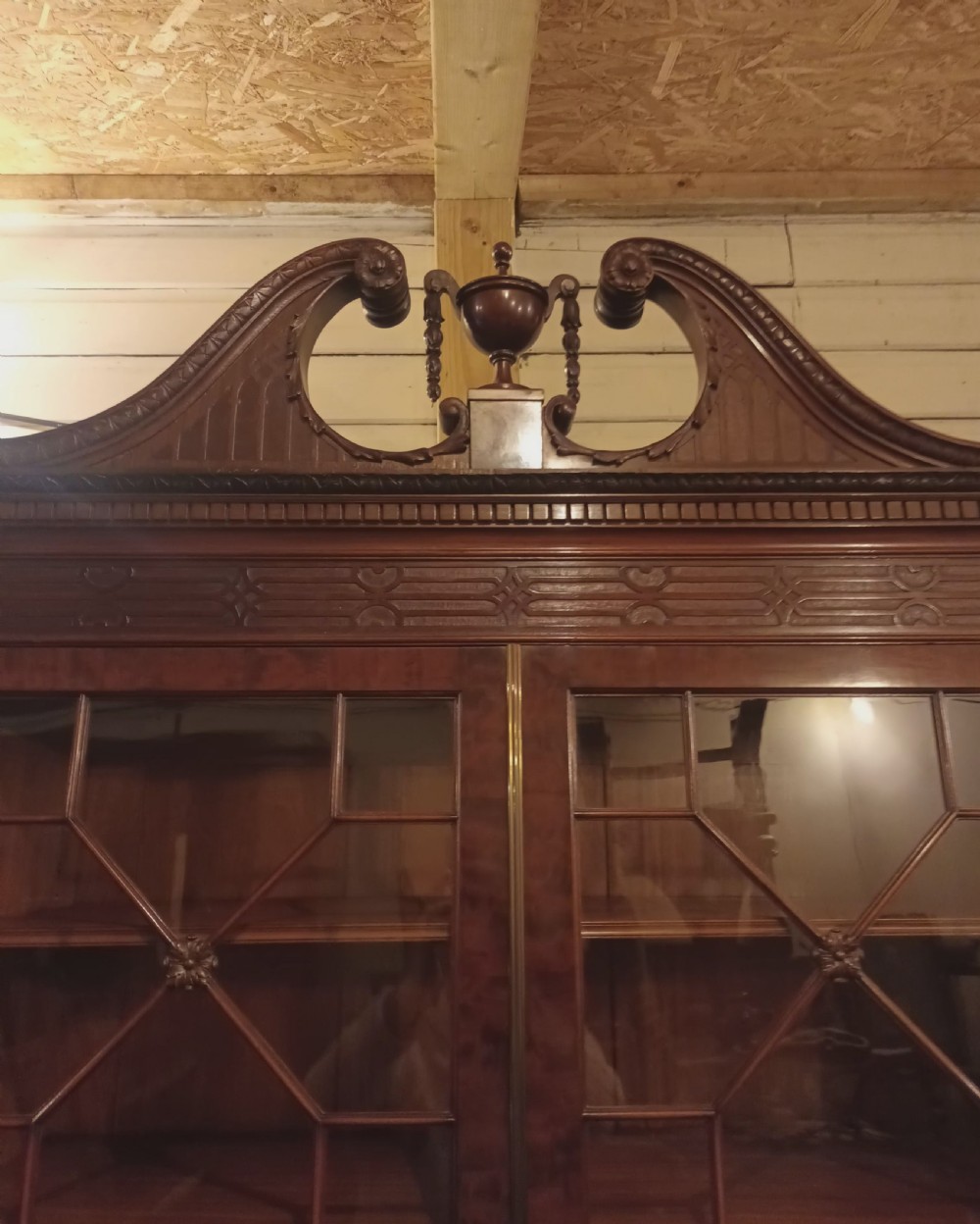 Good quality early 20th century mahogany breakfront library bookcase.  View VIII