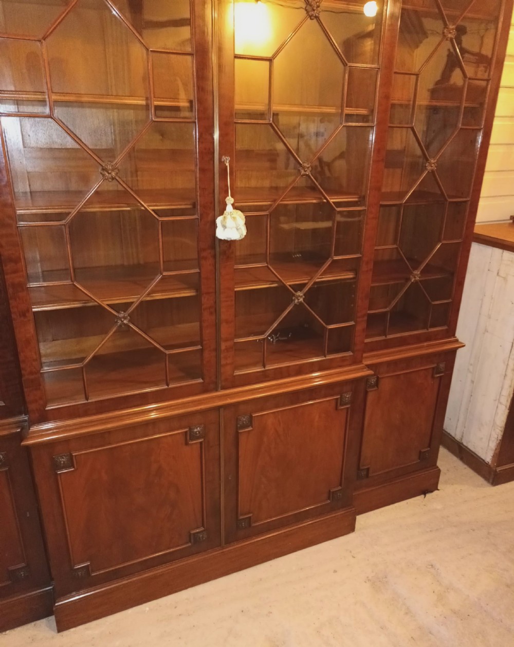 Good quality early 20th century mahogany breakfront library bookcase.  View XIII