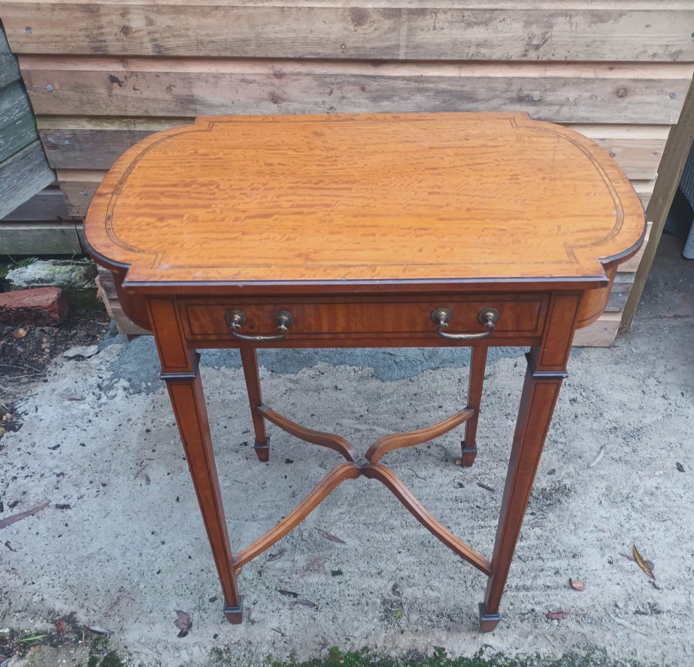 Edwardian inlaid satinwood single drawer occasional table.