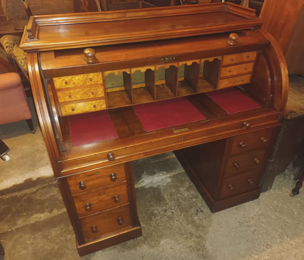 Victorian cylinder top kneehole pedestal writing desk. View III