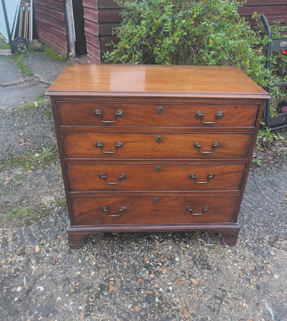 Small Georgian mahogany chest of drawers.  View III