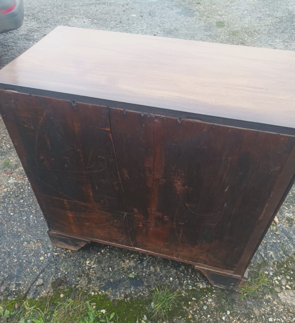 Small Georgian mahogany chest of drawers.  View IV